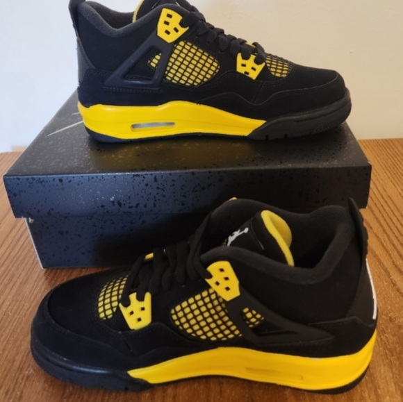 Air Jordan 4 Retro Thunder sz 5y - Picture 3 of 7